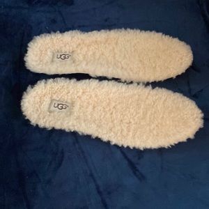 Insole that can be worn in UGG boots size 9  with fur